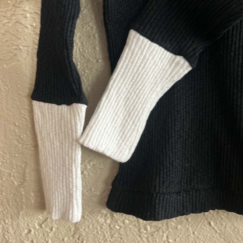 Ribbed Pullover Top - Picture 2 of 4
